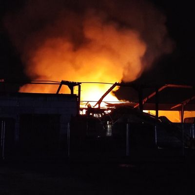 FW Dörentrup: Brand im Industriegebiet Dörentrup-Humfeld - Feuerwehr erneut im Großeinsatz