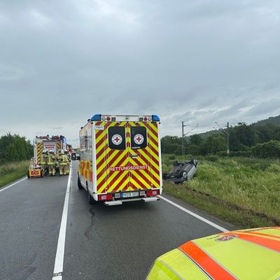 FW Weinheim: Verkehrsunfall auf der Kreisstraße 4229 bei Sulzbach - Fahrzeug überschlägt sich