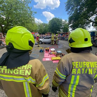 FW Ratingen: Große Blaulichtmeile zum 750-jährigen Stadtjubiläum - Ein Tag voller Einblicke und Mitmachaktionen
