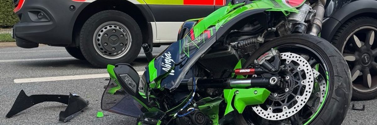 FW-M: Motorrad kollidiert mit Pkw (Moosach)