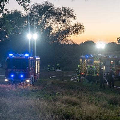FW Flotwedel: Brennende Jagdhütte in Offensen - Löschzug Wienhausen probt den Ernstfall