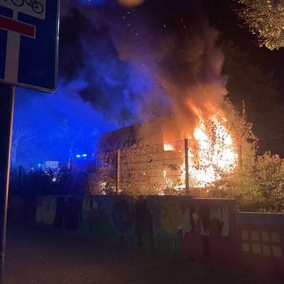 FW-DO: Lieferwagen steht in Vollbrand