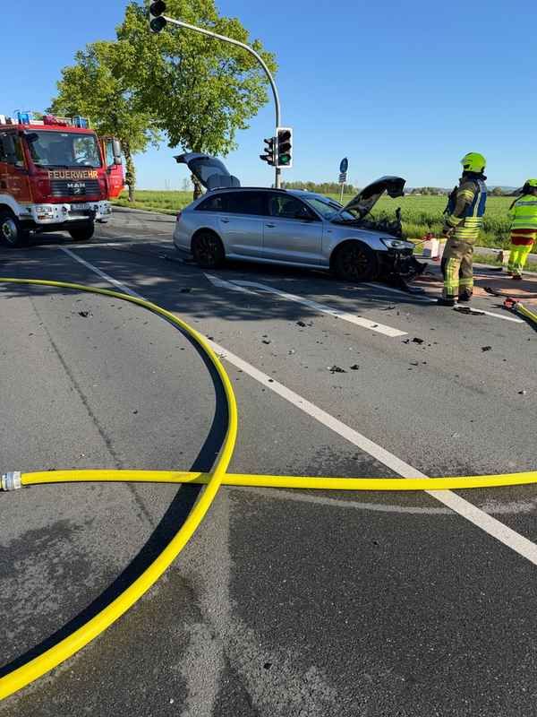 FW-DT: Schwerer Verkehrsunfall am Samstagmorgen auf der Lageschen Straße