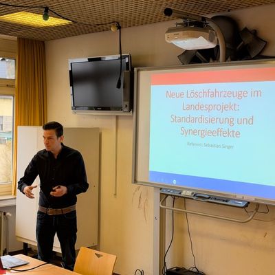 FW Weinheim: Führungsseminar der Weinheimer Feuerwehr - Führung trainieren, Zusammenarbeit stärken