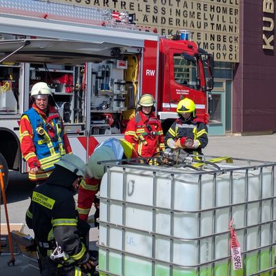 FW LK Esslingen: Erfolgreicher Abschluss der Feuerwehr-Grundausbildung im Landkreis Esslingen