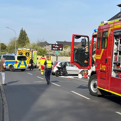 FW Pulheim: Krad kollidiert mit PKW