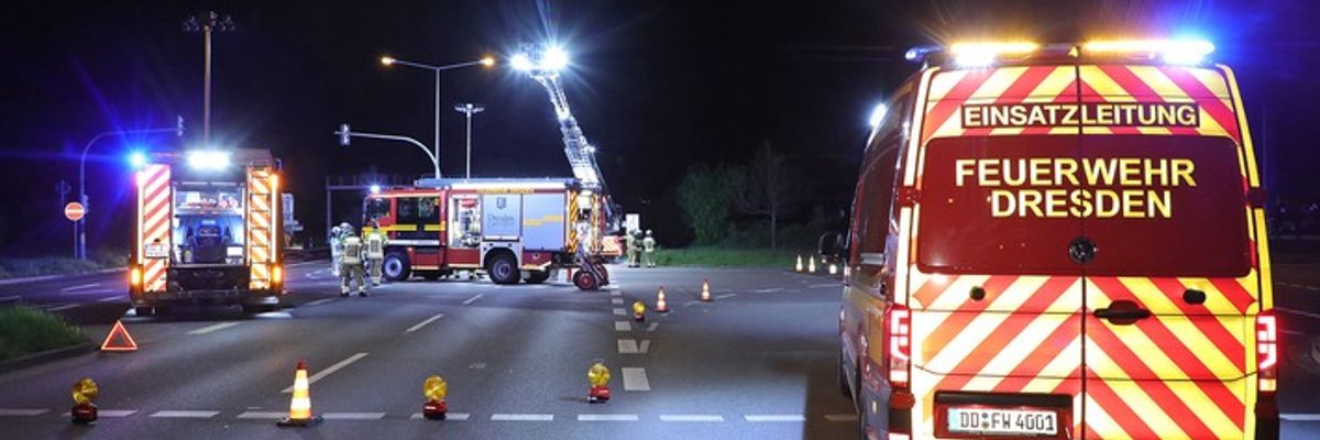 FW Dresden: Schwerer Verkehrsunfall mit mehreren Verletzten