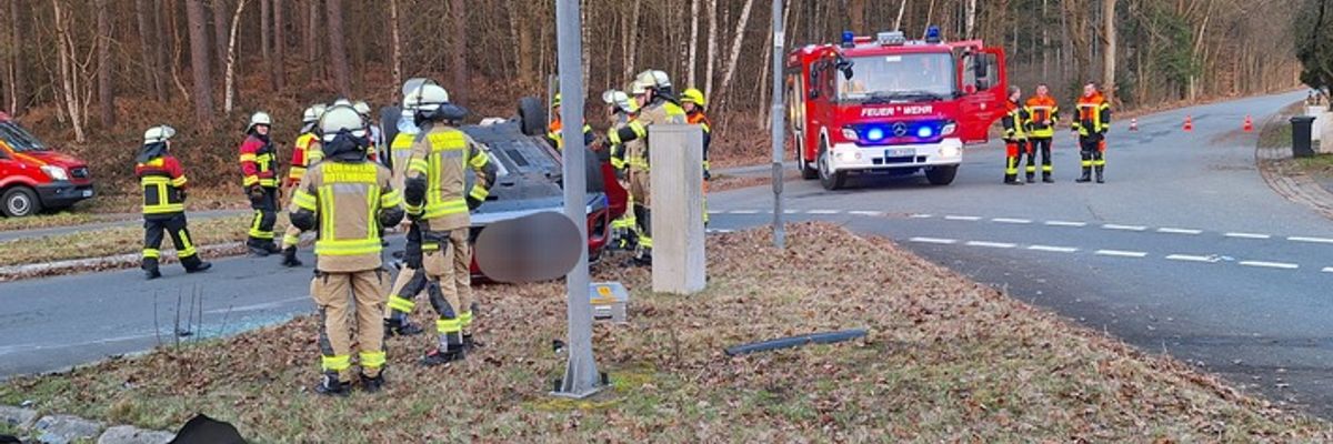 FW-ROW: Schwerer Verkehrsunfall auf der B215 - Großaufgebot an Rettungskräften