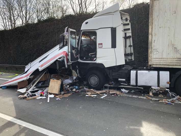 FW Bremerhaven: Die Feuerwehr Bremerhaven rückte am Freitag, den 11.04.2025 in kürzester Zeit zu vier Einsätzen aus.