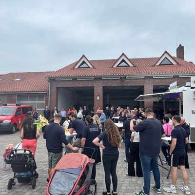 FW-OLL: Familienfest der Feuerwehr Littel mit Fahrzeug- und Drohnenübergabe