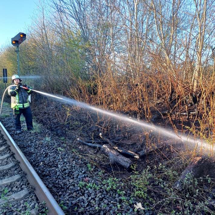 FW-EN: Wetter - mehrere Brände entlang der Bahngleise