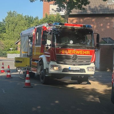 FW Dinslaken: Längster Tag des Jahres fordert Dinslakener Feuerwehr und Rettungsdienst