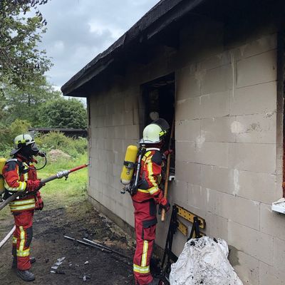 FW-SE: Feuer zerstört Bungalow