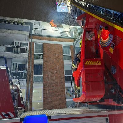 FW-PI: Dachgeschossbrand in der Straße Krähenhorst - 43 Personen unverletzt gesichtet