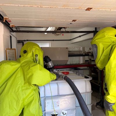 FW-Velbert: Feuerwehr Velbert übt Gefahrguteinsatz