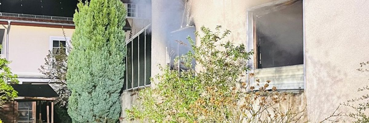 FW Paderborn: Gemeldeter Zimmerbrand in PB-Schloß Neuhaus