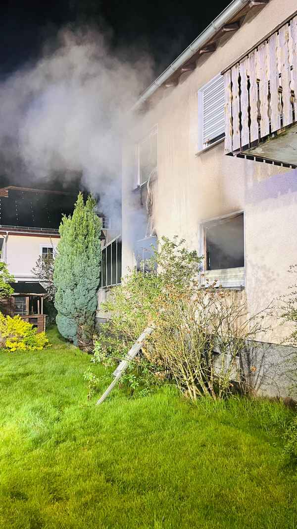 FW Paderborn: Gemeldeter Zimmerbrand in PB-Schloß Neuhaus