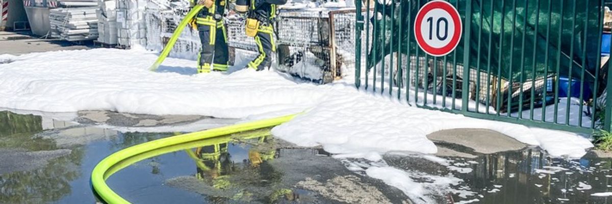 FW-BO: Brennender Schrott bei einem Recycling-Betrieb in Wattenscheid