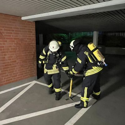 FFW Bergen: Ortsfeuerwehr Bergen übt den Ernstfall: Kellerbrand mit mehreren vermissten Personen