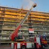 FW Dresden: Wohnungsbrand in Mehrfamilienhaus - einige Wohnungen nicht mehr bewohnbar