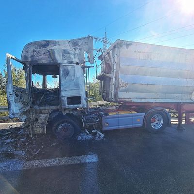 FW Stockach: Brennender LKW auf der Autobahn A98