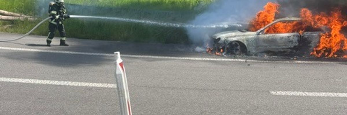 FW-DO: PKW in Vollbrand auf der B236