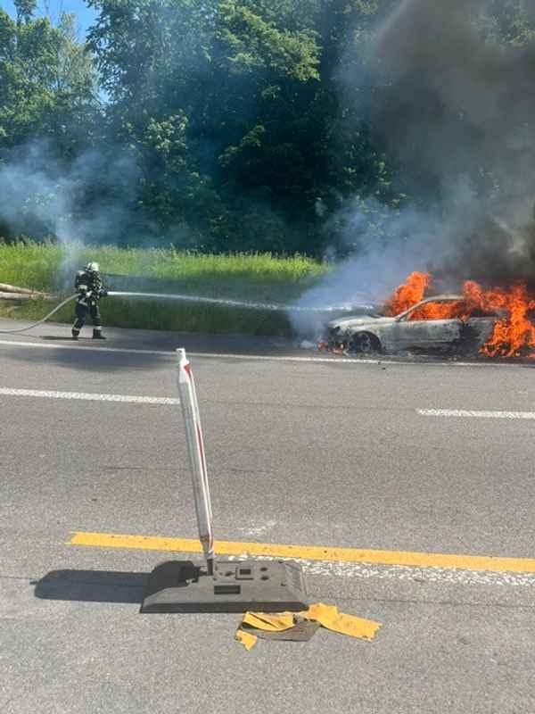 FW-DO: PKW in Vollbrand auf der B236