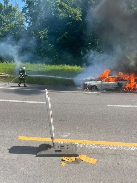FW-DO: PKW in Vollbrand auf der B236