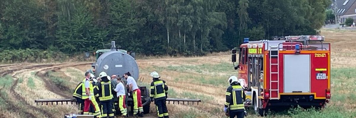 FW Kranenburg: Landwirt bei Arbeitsunfall auf Feld verletzt