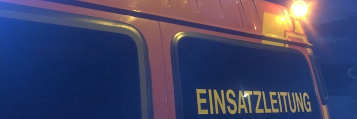 FW Frechen: Schwerer Verkehrsunfall auf der A1 - Drei Personen verletzt
