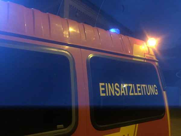 FW Frechen: Schwerer Verkehrsunfall auf der A1 - Drei Personen verletzt