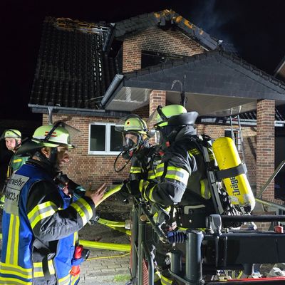 FW-WRN: Dachstuhlbrand in Werne - Feuerwehr verhindert Ausbreitung des Feuers