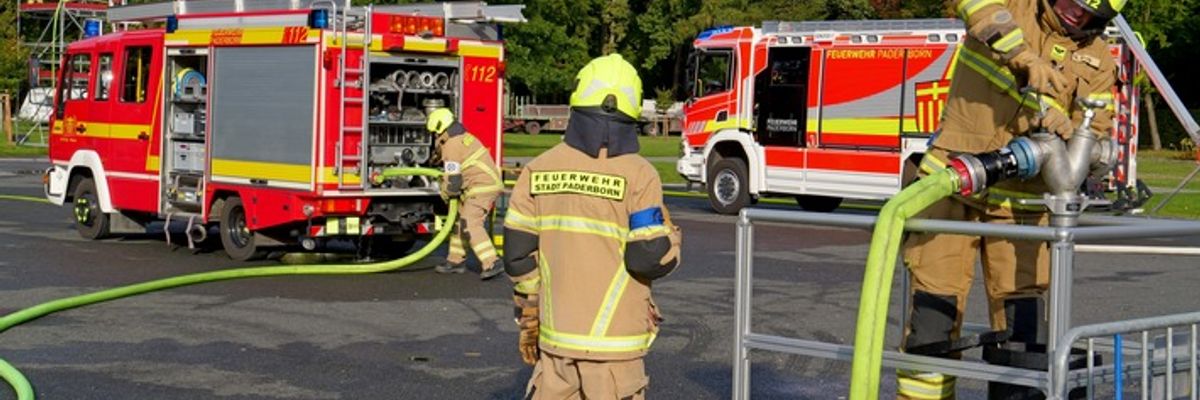 FW-PB: Mehr als 400 Feuerwehrleute kommen gehörig ins Schwitzen