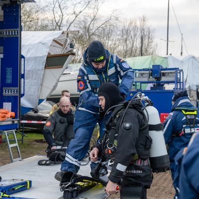 FW-RD: Feuerwehreinsatz am Büdelsdorfer Yacht Club: Katamaran droht zu sinken