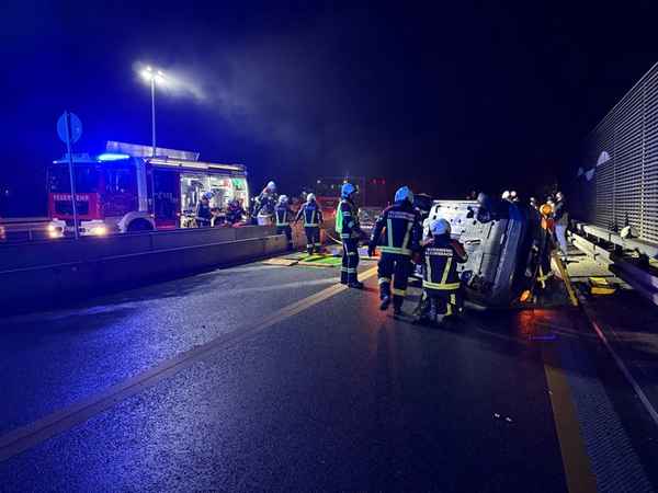 FW Allensbach: H2 VU Person eingeklemmt