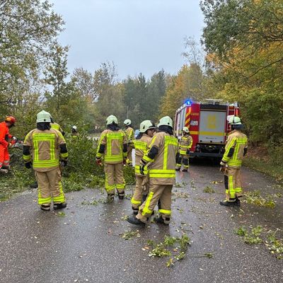 FW Grevenbroich: Stürmisches Wetter beschert Feuerwehr Grevenbroich sechs Einsätze im Stadtgebiet