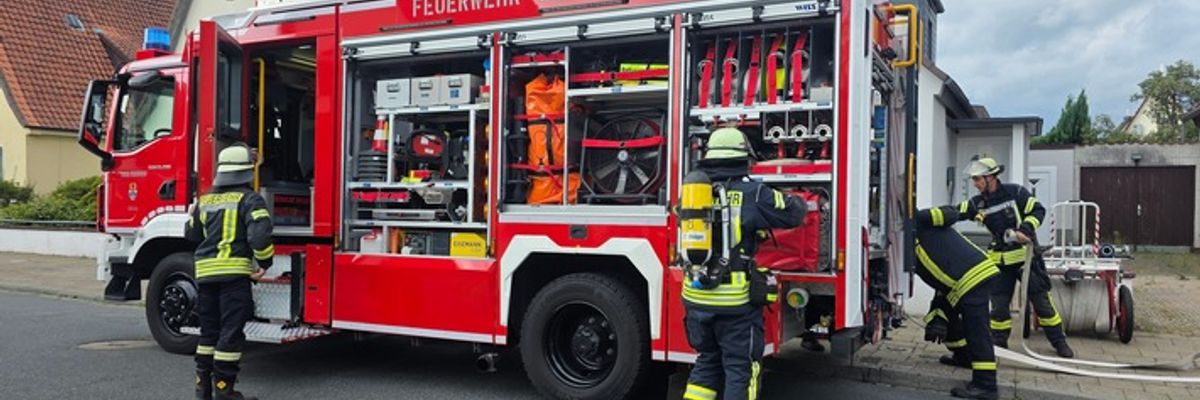 FW Celle: Rauchentwicklung aus einem Dach