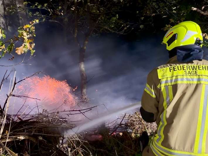 FW-OLL: Vegetationsbrand auf Nachbargrundstück von Mädchen der Jugendfeuerwehr gemeldet