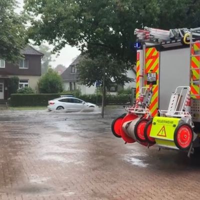 FW Norderstedt: Starkregenereignis sorgt für rund 100 Feuerwehreinsätze in Norderstedt - Ausnahmezustand ausgerufen