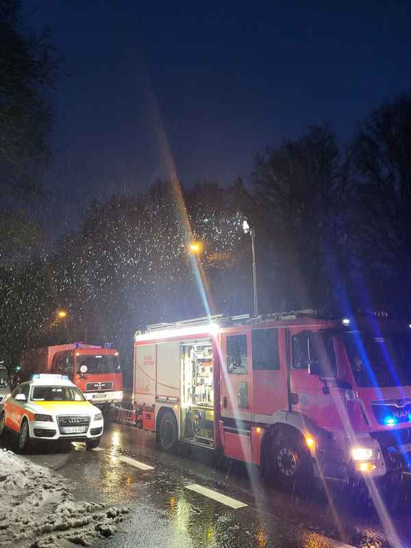 FW-RS: Feuerwehr Remscheid sichert Hangrutsch an der Remscheider Straße