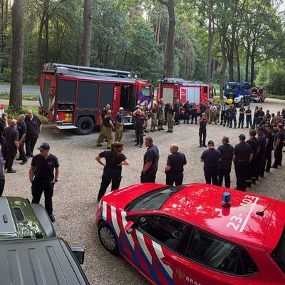 FW Kranenburg: Grenzen überwinden, bevor der Ernstfall eintritt Feuerwehren aus Deutschland und den Niederlanden vertiefen Zusammenarbeit bei Vegetationsbrandbekämpfung
