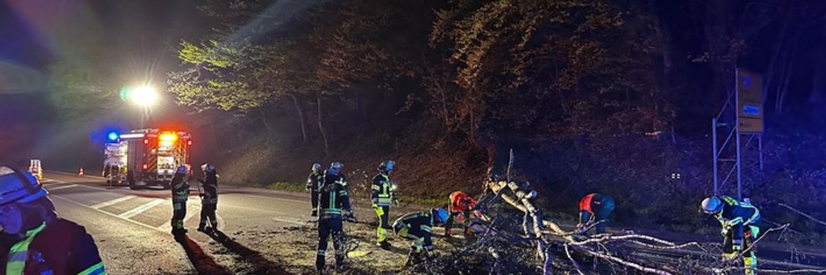 FW-Schermbeck: Nächtlicher Sturmschaden