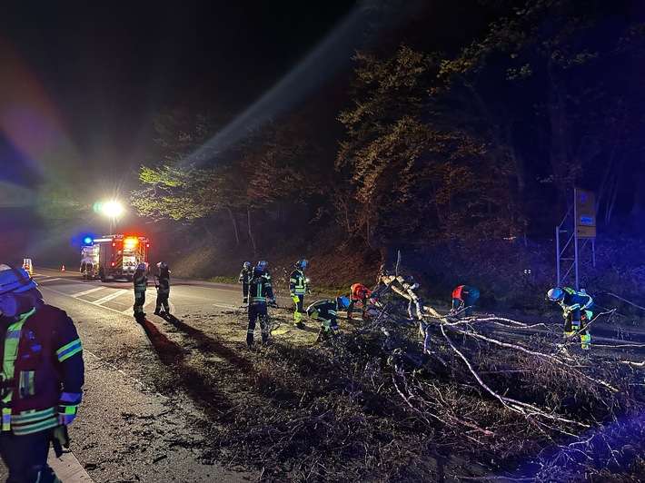 FW-Schermbeck: Nächtlicher Sturmschaden
