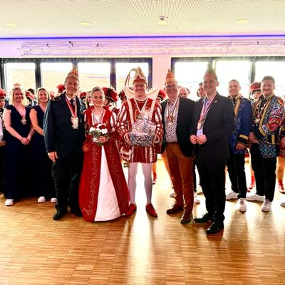 FW Ratingen: Prinzenpaare zu Besuch bei der Feuerwehr Feuerwehr Ratingen