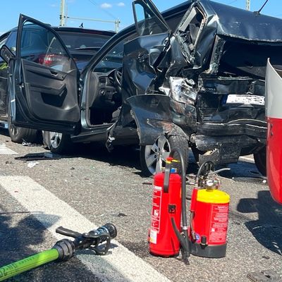 FW-BN: Verkehrsunfall auf der A 59 - acht verletzte Personen.