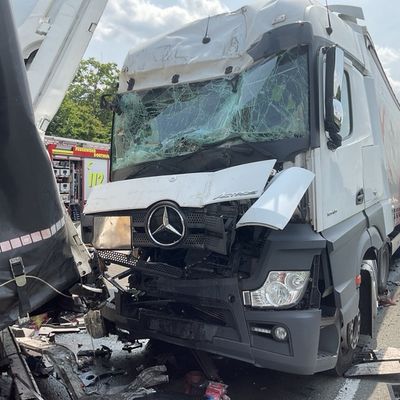 FW-DO: Verkehrsunfall zwischen drei LKW auf der A45 Fahrtrichtung Oberhausen