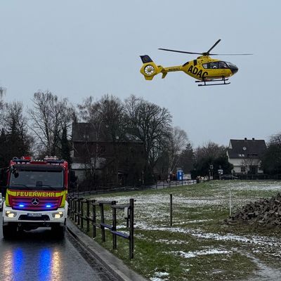 FW-EN: Feuerwehrmann rettete eigenen Jungen aus hilfloser Lage: Feuerwehr rettet 5- jährigen aus Plastikteil - 19- jährige Reiterin ebenfalls von Feuerwehr und Rettungsdienst gerettet
