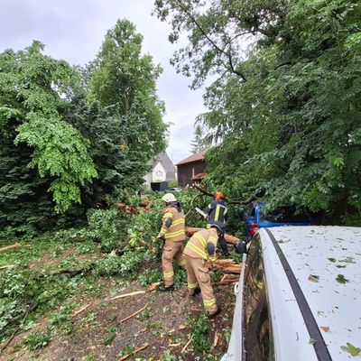 FW-GL: Zwei Blitzeinschläge in Bergisch Gladbach verursachen erhebliche Schäden