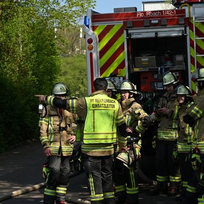 FW LK Esslingen: Groß angelegte Übung des Gemeindeverwaltungsverband Reichenbach an der Fils im Gewerbegebiet Leintel.