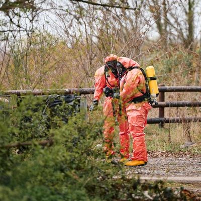 FW-E: Illegal entsorgte Gefahrgutbehälter lösen Feuerwehreinsatz aus